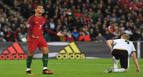 يويفا يعلن عن 3 لاعبين يتنافسون على جائزة الأفضل.. واستبعاد ميسي